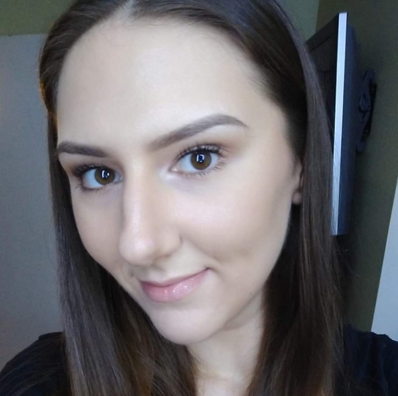 Meet your Posher, Julie - Picture 1 of 1